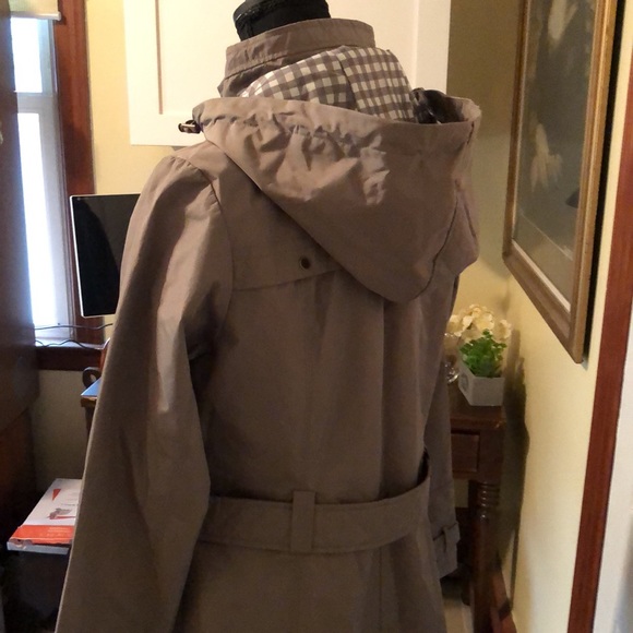 Liz Claiborne spring jacket with checkered hood. So cute and lightweight. - Picture 2 of 6